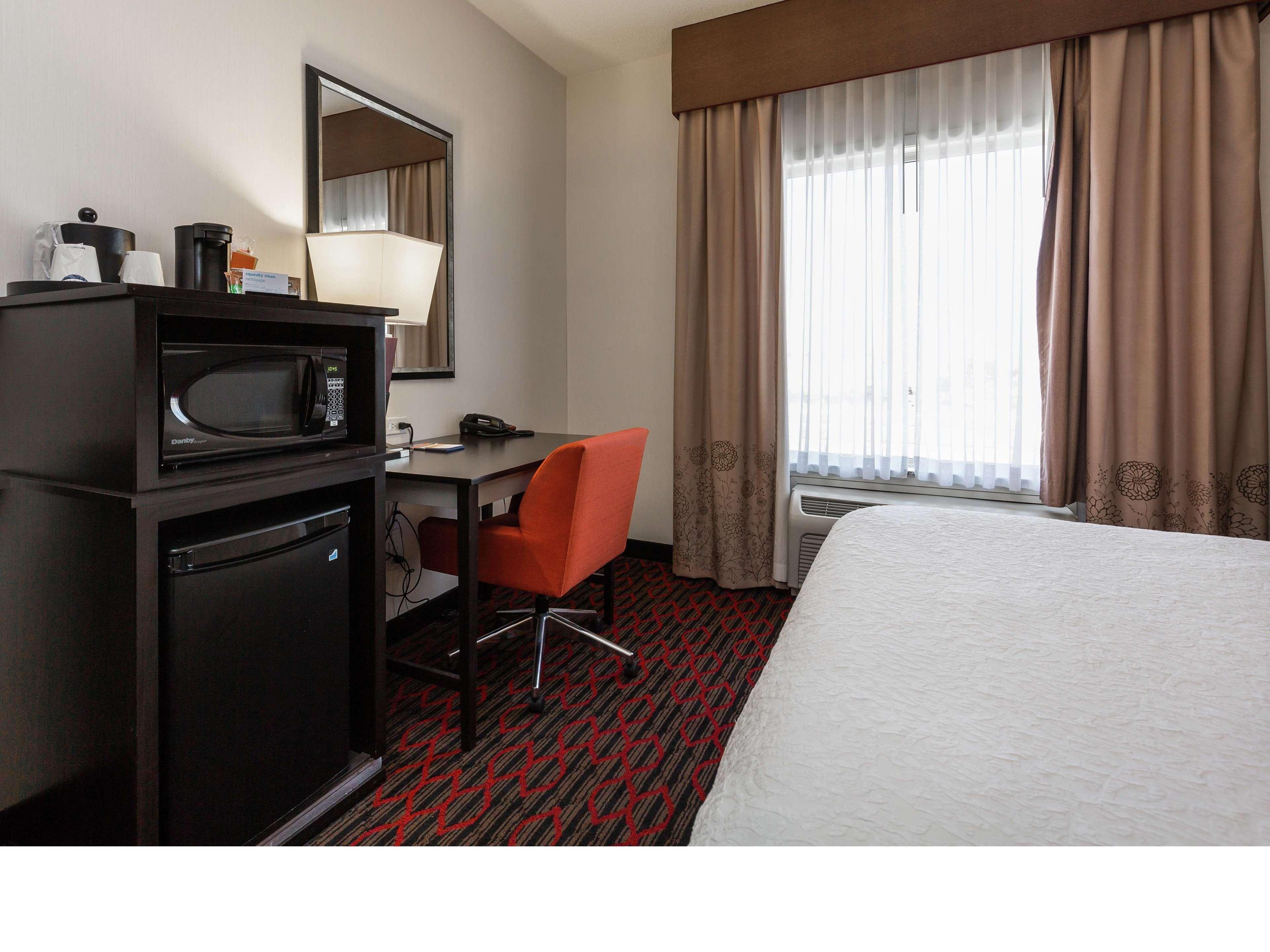 Hampton Inn & Suites By Hilton Lethbridge Eksteriør billede