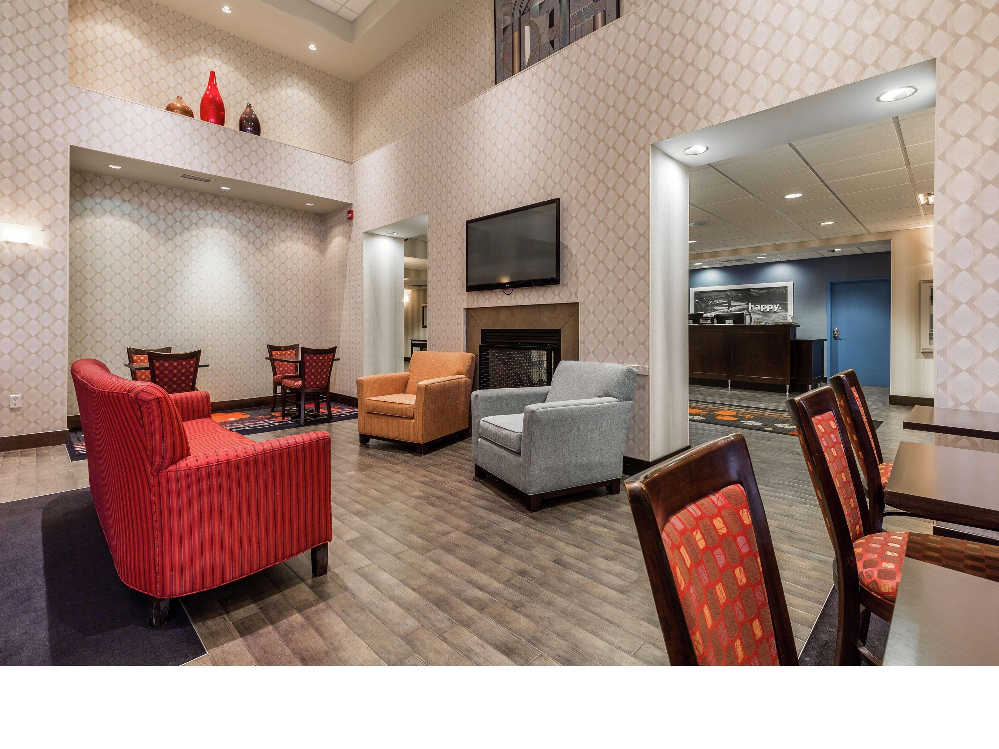 Hampton Inn & Suites By Hilton Lethbridge Eksteriør billede