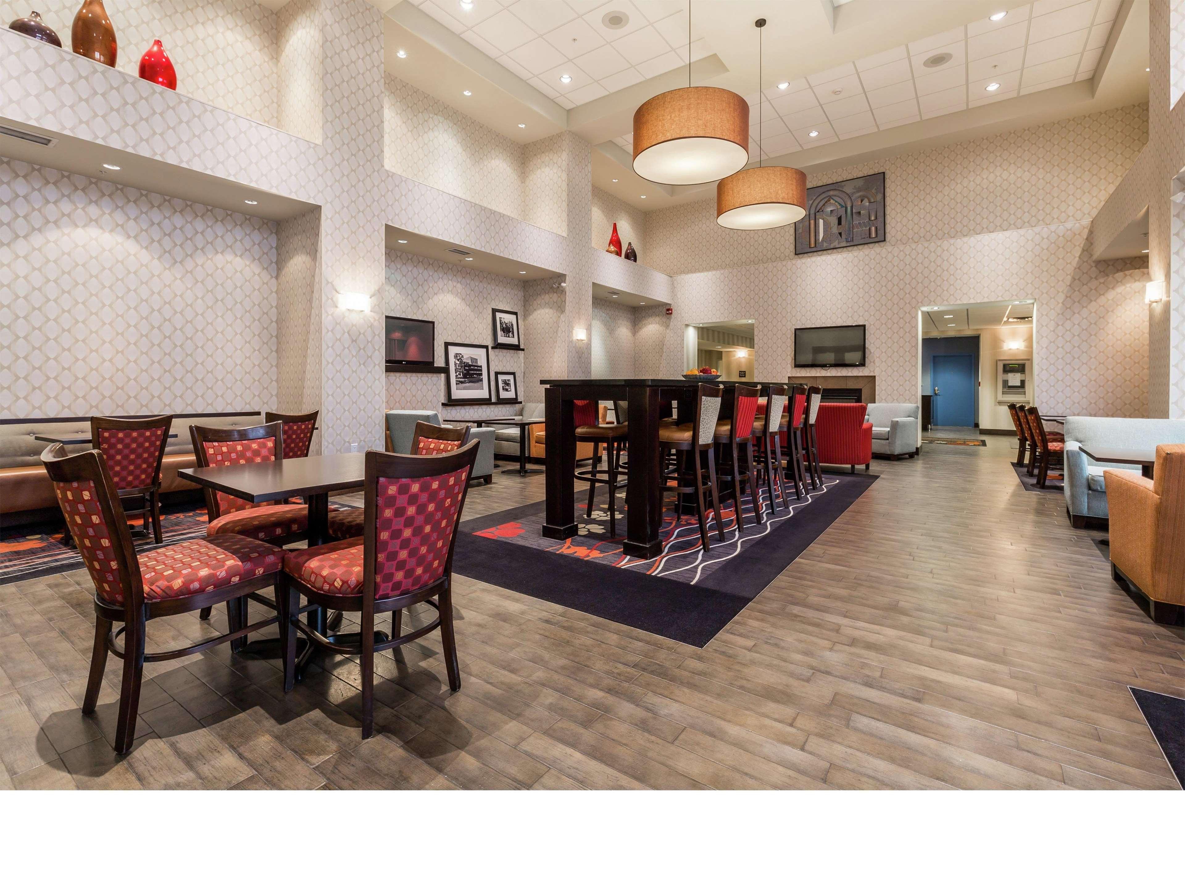 Hampton Inn & Suites By Hilton Lethbridge Eksteriør billede