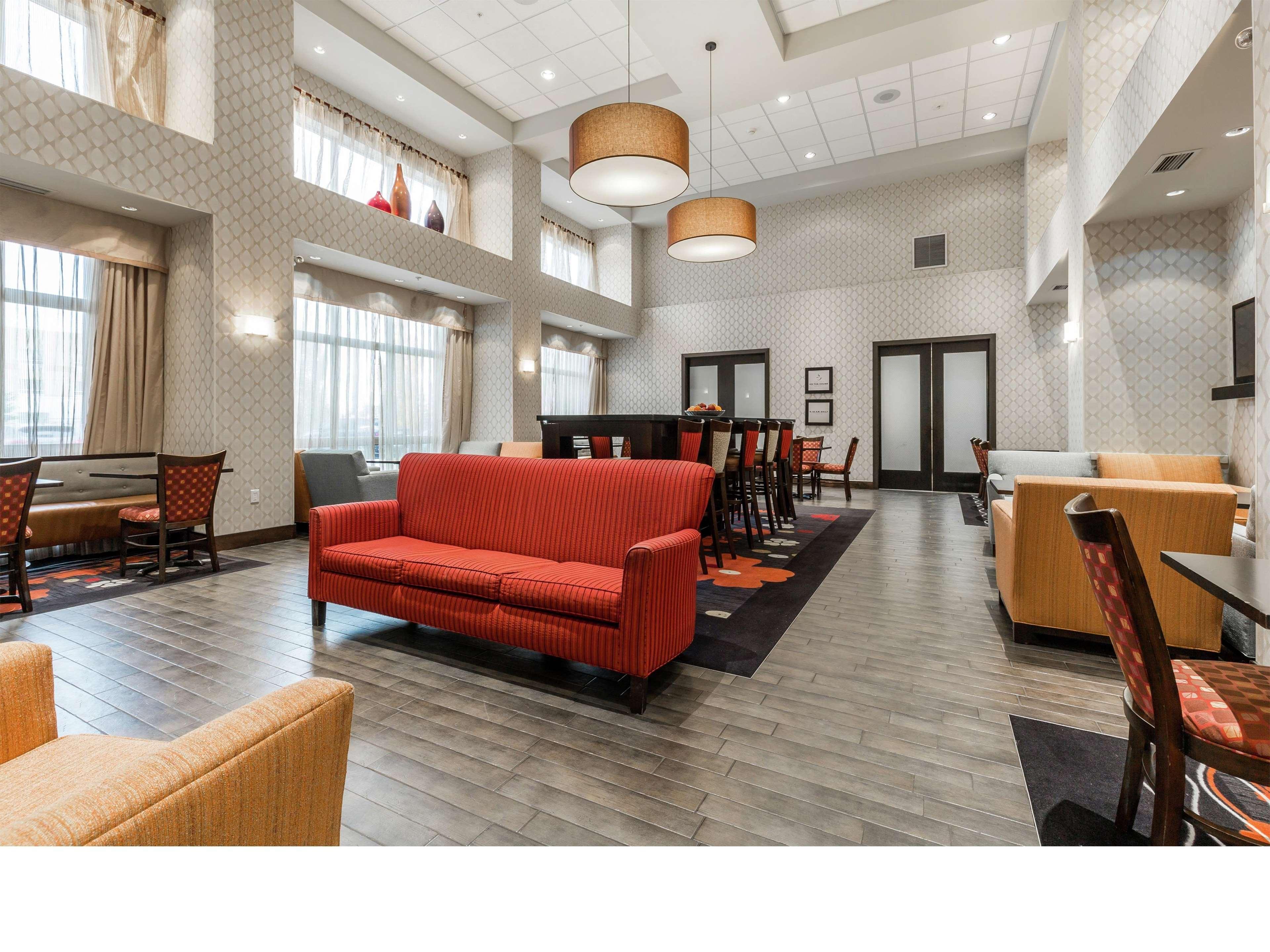 Hampton Inn & Suites By Hilton Lethbridge Eksteriør billede